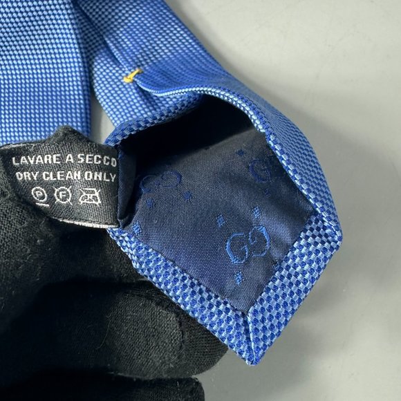 Authentic Gucci 100% Silk Blue Tie - Picture 4 of 12